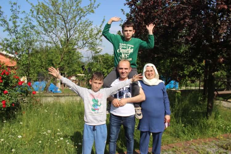<p><strong>İl ikincisi oldu</strong></p>

<p>Doktorların "Yürüyemez" dediği Talha Umut, geçtiğimiz aylarda katıldığı Özel Sporcular Atletizm Yarışması'nda Yıldız Erkeklerde il ikincisi oldu. Ailesine büyük gurur yaşatan Talha Umut, şimdi de Nevşehir'de düzenlenecek Türkiye Şampiyonası için ter döküyor. Konuşmakta güçlük çeken ve sadece kelime çıktıları olan Talha Umut, özel eğitimler almaya devam ediyor.</p>
