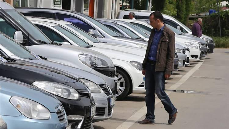 <p>Bazı uzmanlar ikinci elde fiyatların bu ay minimum yüzde 8 artacağını öngörüyor. İkinci el araç fiyatları son bir yılda ortalama yüzde 80’e yakın artmıştı.</p>
<p></p>
<p> </p>
<p> </p>