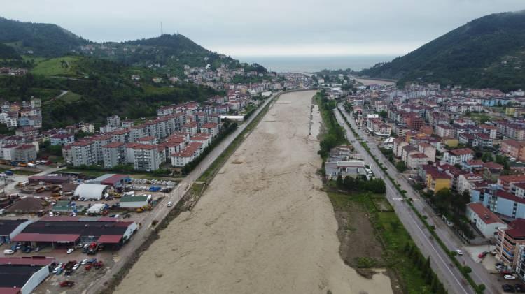 <p>masya, Samsun ve Sinop’ta aşırı yağışlar nedeniyle sel ve su baskınları meydana geldi.</p>
<p>Gelen ihbarlara AFAD ekipleri ile birlikte emniyet, jandarma, itfaiye, DSİ, İlçe Özel İdare, KGM, 112, UMKE, Kızılay, YEDAŞ ve belediye ekiplerince müdahale sürüyor. AFAD, selin yaşandığı bölgelerdeki çalışmalar ve son durum hakkında açıklama yaptı.</p>