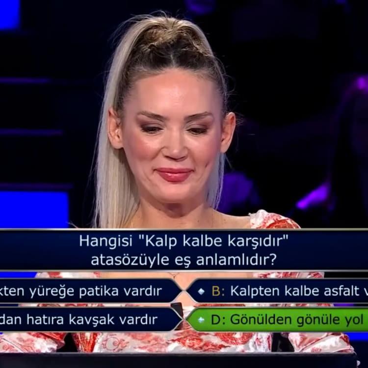 <p><span style="color:#800000"><strong>5'İNCİ SORUDA YARIŞMADAN ÇEKİLDİ</strong></span></p>
<p> </p>