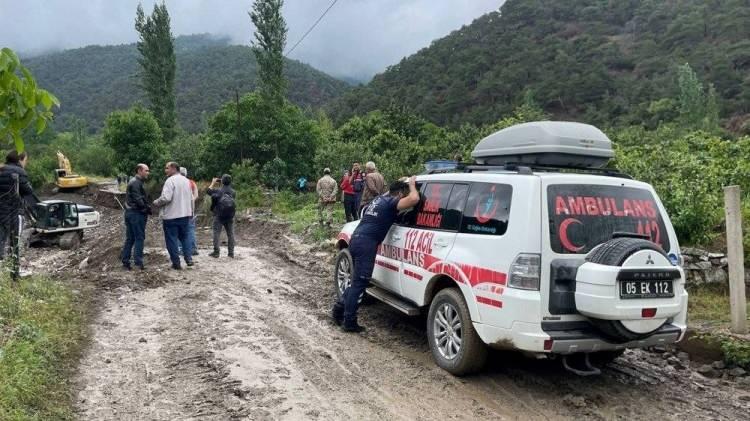 <p>İlçede devam eden sağanak nedeniyle Dumanlı, Pusacık, Çal, Sarayözü, Kiziroğlu, Köseler, Korkut, Koltuk, Bademli, Kağnıcı ve Kızık köylerinde sel baskını ve heyelan meydana geldi.</p>

<p>Bazı ev ve ahırları su bastı, tarım arazilerinde zarar oluştu.</p>
