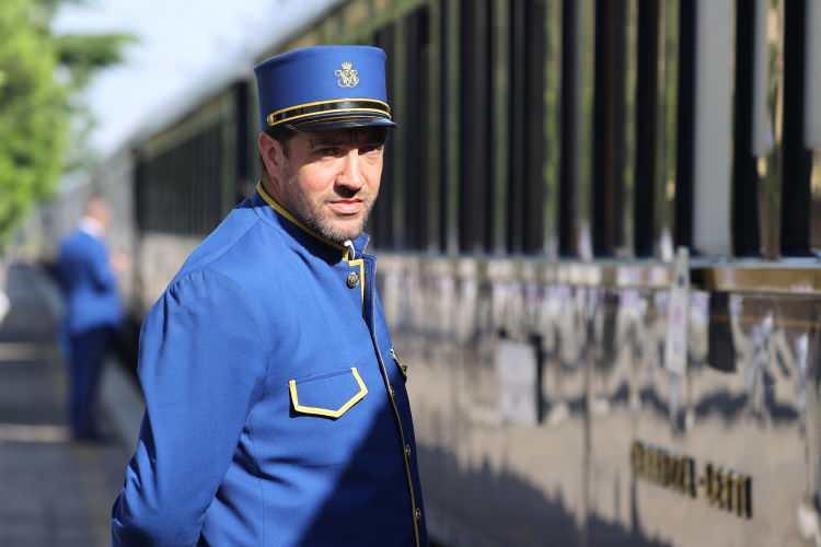<p>Budapeşte ve Bükreş'in ardından Türkiye'ye giriş yaptıklarını aktaran Eipeldauer "Yolculuğumuzu İstanbul'da tamamlayacağız. Venice Simplon Orient Express uzun yıllardan beri İstanbul'a geliyor.</p>