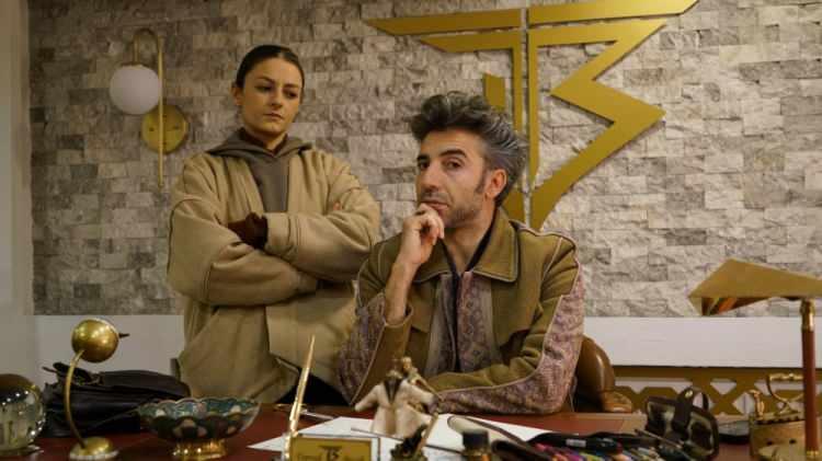 <p><em><span style="color:#8B4513"><strong>"Küskün sinema seyircisini salonlara geri getireceğine inanıyorum. Bizim seyircimiz ağlamaya ya da gülmeye gider ama 'Maske'nin içinde polisiye, dram, komedi ne ararsanız var."</strong></span></em></p>