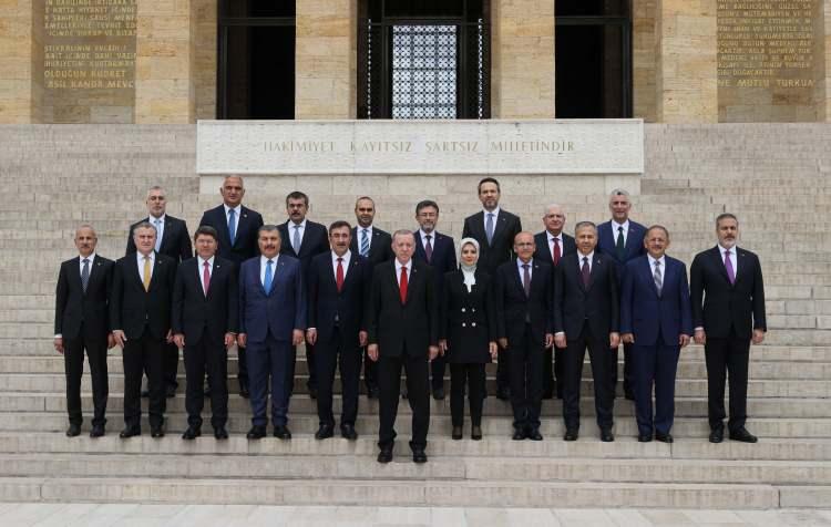 <p>Cumhurbaşkanı Recep Tayyip Erdoğan ve yeni kabine üyeleri bugün gerçekleştirilecek ilk toplantı öncesi Anıtkabir'i ziyaret etti.</p>
