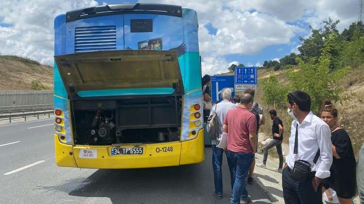 <p><strong>İETT'NİN BORCU 10 KAT ARTTI </strong></p>
<p>Kaynar, devri gerçekleştirilen ve hurdaya ayrılan otobüslere de değinerek, 2019'da 66, 2020'de 51, 2021'de 60 ve 2022 yılında 37 olmak üzere toplam 214 otobüsün İstanbullulara hizmet vermekten çıkarılarak hurdaya ayrıldığını aktardı.</p>