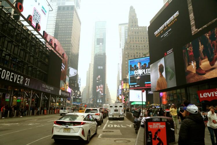<p>Orman yangınlarının neden olduğu duman, New York kentinde hayatı olumsuz etkiliyor.</p>

