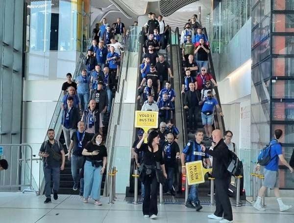 <p>Sabah saatlerinden itibaren çok sayıda uçak hem Milano'dan hem de Manchester'dan İstanbul'a taraftar taşıyor. </p>