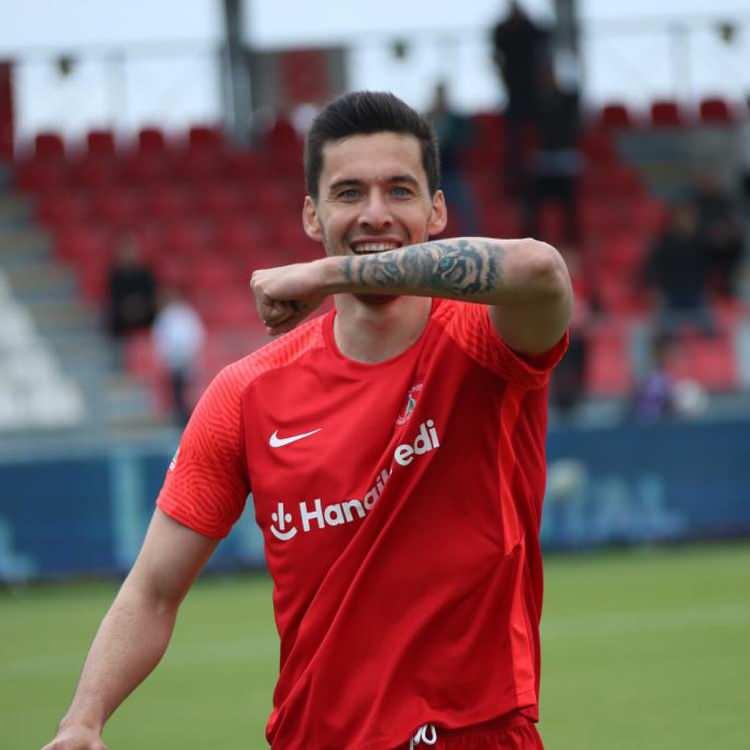 <p>Umut Nayir<br />
<br />
Takım: Ümraniyespor<br />
<br />
Gol sayısı: 17</p>
