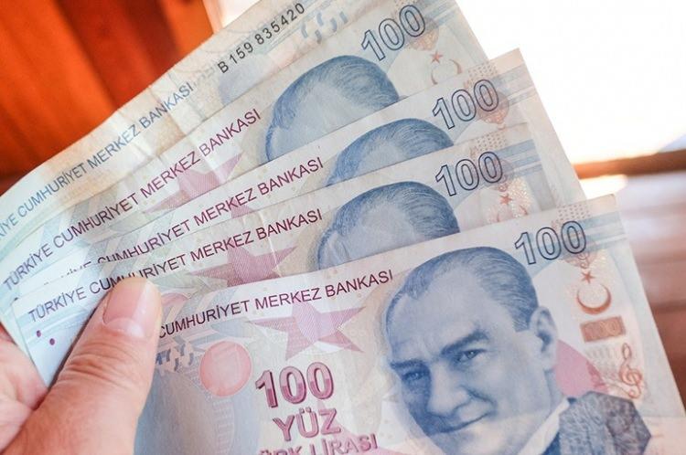 <p><strong>Memur ve memur emeklilerinin maaş zammı, her yıl iki kez toplu sözleşme zammına ek olarak 6 aylık enflasyon farkıyla belirleniyor.</strong></p>
