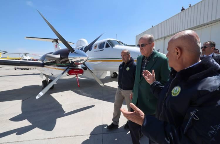 <p><strong>CUMHURBAŞKANI RECEP TAYYİP ERDOĞAN İMZASINI ATMIŞTI</strong></p>

<p> </p>

<p>Cumhurbaşkanı Recep Tayyip Erdoğan, 3 Mayıs'ta OGM Havacılık Dairesi Başkanlığı Tesisleri'nde düzenlenen Orman Yangını Söndürme Uçakları ve Helikopterleri Teslim Töreni'ne katılmış,</p>
