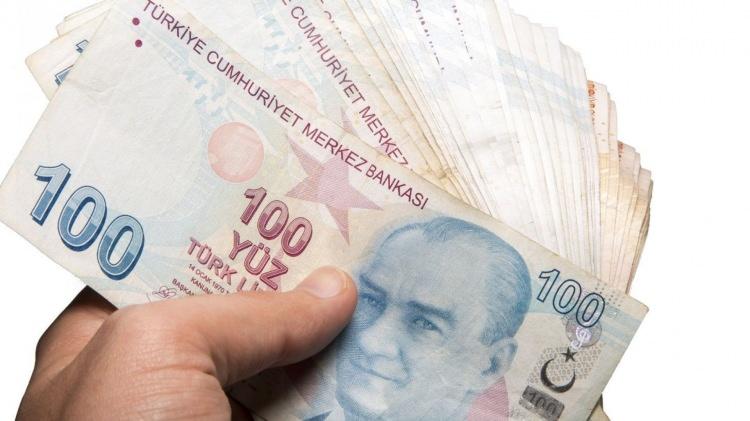 <p>Yeni dönemde asgari ücret, emekli ve memur maaşları başta olmak üzere; zamlar belirlenirken sosyal devlet anlayışı çerçevesinde enflasyon farkı ve refah payı geçerli olacak. Burada ilk hedef alım gücünün artırılması olacak. Daha sonra gelir vergisi dilimleri yeniden belirlenerek tüm çalışanların gelirleri artırılacak.</p>
<p> </p>