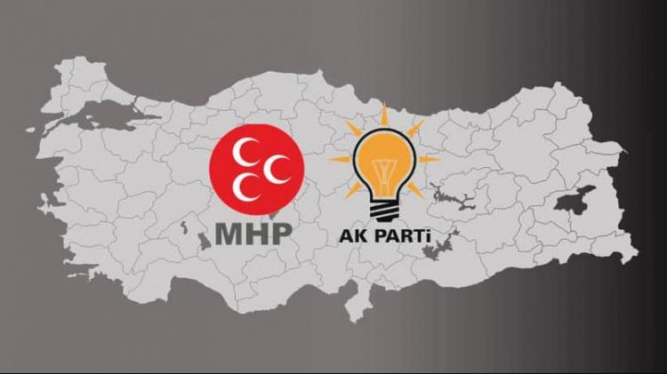 <p><strong>NİHAİ KARAR ZİRVEDE</strong></p>
<p>Nüfusu en az 100 bin ve bağlı bulundukları vilayetlere en az 30 kilometre mesafede bulunan çok sayıda ilçeye mercek tutuldu. İlçelerin ekonomik yapısı, şehirleşme durumu, ulaşım alt yapısı gibi çok çeşitli alanlarda yapılacak incelemeler sonrasında il olacak 19 ilçe belirlenecek. Edinilen bilgiye göre, Başkan Erdoğan ve Bahçeli görüşmesinde konu gündeme gelir ve karar alınırsa AK Parti ve MHP kurmaylarının yaptığı çalışmalar hızlandırılarak konu TBMM gündemine taşınacak.</p>