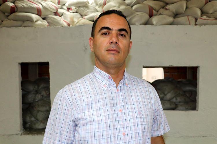 <p>'HAFİF GÜNEYE YATMA SÖZ KONUSU'</p>

<p>AÜ Mühendislik Fakültesi İnşaat Bölümü Öğretim Üyesi ve Deprem Araştırmaları Uygulama ve Araştırma Merkezi Müdürü Prof. Dr. Ramazan Özçelik, çalışmayla ilgili bilgi verdi. Antalya'nın tarihi simgesi Yivli Minare'nin yapımının yüzyıllara dayandığını anlatan Prof. Dr. Özçelik, "Zamanla birlikte Yivli Minare'nin bazı bölümlerinde hasarlar, bazı bölümlerinde hafif güneye doğru yatmalar söz konusu. Dolayısıyla bu tarihi eser yapısının önümüzdeki yüzyıllarda hayatını devam ettirebilmesi için ciddi çalışmaya, belki de güçlendirmeye ihtiyacı var. </p>
