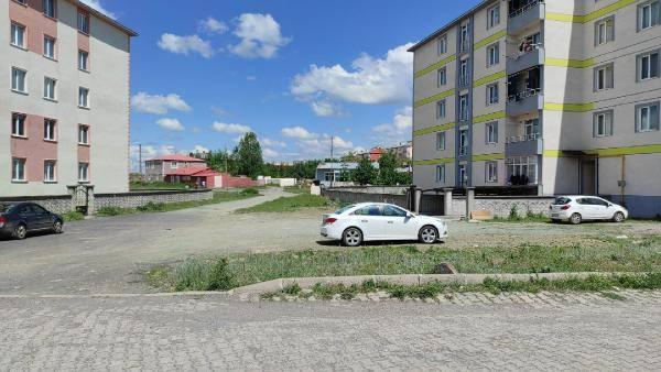 <p>4 bin 500 nüfuslu mahallede dün sabah saatlerinde şüpheli kişi, bir kez daha ortaya çıktı. Tanrıverdi Caddesi ile Anıl Sokak'ta görülen şüpheliyi yakalamak için polis alarma geçti. </p>