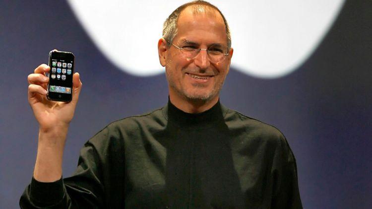 <p>Ayrıca söz konusu teknolojiye, yani plastiğin iPhone'larda kullanılmasına bir zamanlar<strong> Steve Jobs'un karşı çıktığı belirtildi.</strong></p>
