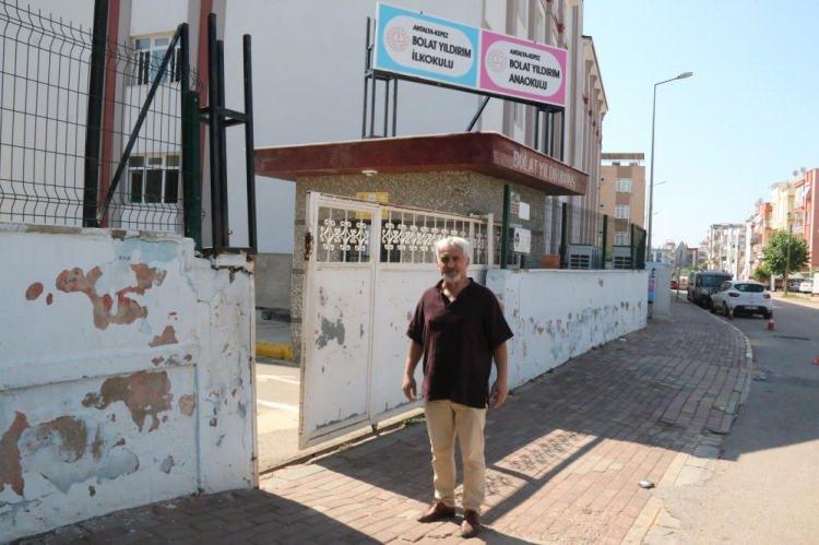 <p>Bazen de vatandaşlarımız ellerinde bulunan fazlalıkları buraya koyuyorlar, sonra ihtiyacı olan alıyor. Zaman zaman da kapıdan destek de yapıyoruz” dedi.</p>