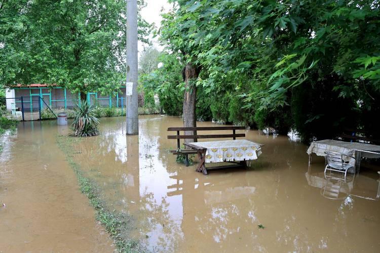 <p>Sırbistan'da iki gündür etkili olan sağanakların ardından meydana gelen sel sonucu 52 şehir ve ilçede olağanüstü hal ilan edildi.</p>
