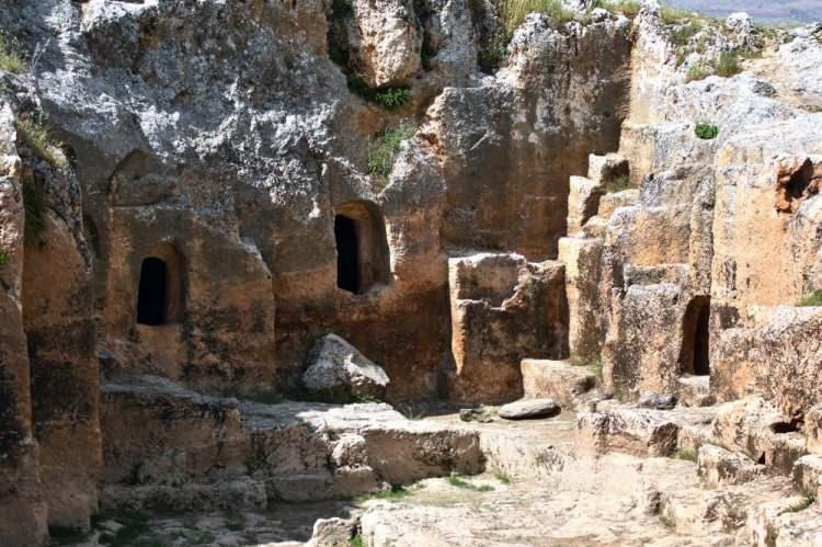 <p>Tarihe ışık tutan bu bölgede 1964 yılında başlayan kazı çalışmaları hala devam etmektedir. </p>
