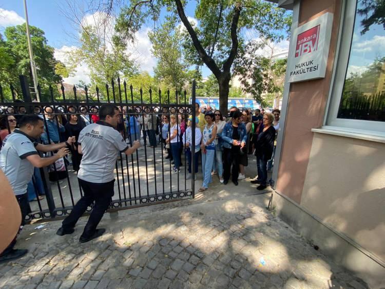 <p>50 kişilik kontenjanı olan İstanbul Üniversitesi Edebiyat Fakültesi’nin Tarih Bölümü’nü birincilikle kazandım. O yıl da 484 puan almıştım" dedi.</p>