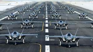 <p>ABD medyası, Pentagon'un yeni teknoloji donanım yükseltmeleriyle ilgili sorunlar çözülene kadar üretici şirket Lockheed Martin'den daha fazla yeni F-35 uçağı kabul etmeme kararı aldığını ve durumun en az önümüzdeki yıla kadar sürmesinin beklendiğini bildirdi.</p>