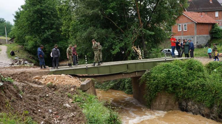 <p>SELDE KÖPRÜNÜN YIKILACAĞINI ANLAYAN SIRP, TÜRK VATANDAŞLARINI KURTARDI</p>
