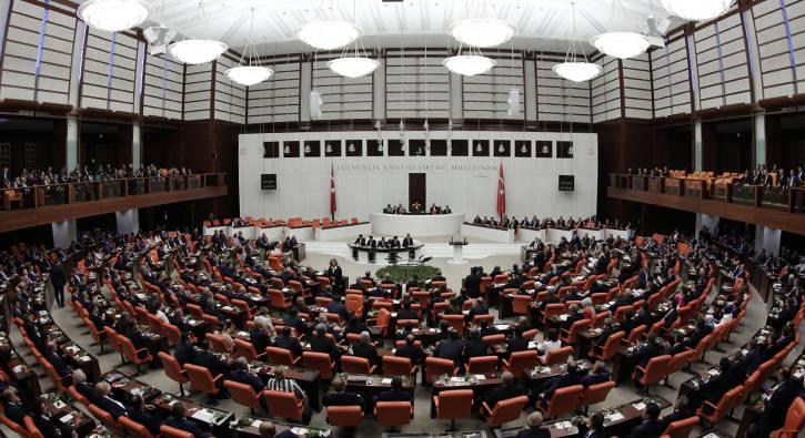 <p>Son dakika haberine göre TBMM Komisyon Başkanları belli oldu. Eski bakanlar kendi alanlarıyla ilgili komisyonların başkanları oldu.</p>