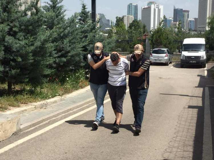 <p>ESKİŞEHİR'de, 2'nci kattaki evin penceresinden düşen Zerin Kılınç'ın (36) şüpheli ölümüne ilişkin davaya 'Bilimsel mütalaa' hazırlayan Erciyes Üniversitesi Tıp Fakültesi Adli Tıp Anabilim Dalı Öğretim Üyesi Prof. Dr. Çağlar Özdemir'in 68 sayfalık raporu mahkeme dosyasına girdi.</p>