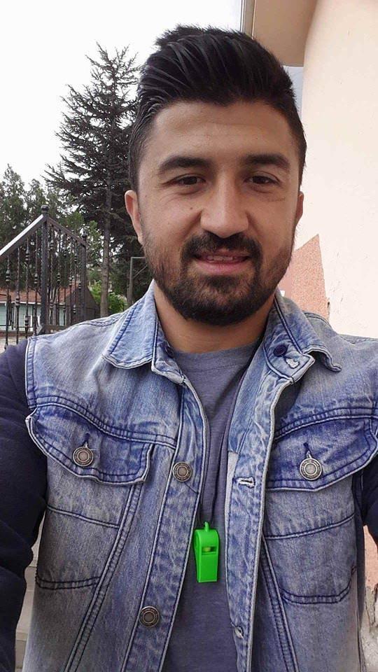 <p>Emek Mahallesi'nde sevgilisi Yılmaz Sazak ile oturan, 12 yaşında kız çocuğu annesi Zerin Kılınç, geçen yıl 20 Haziran'da, saat 21.30 sıralarında, binanın 2'nci katındaki dairenin penceresinden düştü. Sağlık ekiplerinin Eskişehir Şehir Hastanesi'ne kaldırdığı Kılınç, kurtarılamadı. </p>