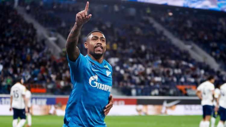 <p>Rusya Premier Liga<br />
<br />
Zenit, Rusya Premier Liga’da yine şampiyonluk kürsüsünde yer alırken, aynı zamanda gol kralı da çıkarttı. Malcom, 23 golle krallıkta en üst basamakta kendine yer buldu ve takımıyla sezonu iki kupayla tamamladı.</p>
