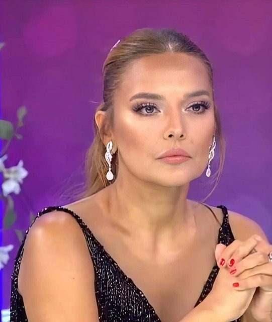 <p><strong>Sosyal medya hesabı üzerinden yaşadığı durumu açıklayan şarkıcı, "Servis ücretine belki 200 lira vereceğim, 514 lira nedir ya?" sözleri ile dikkat çekti.</strong></p>