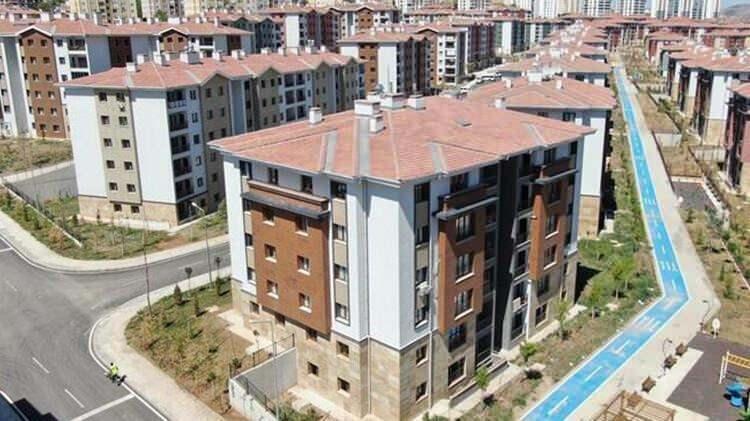 <p> Ayrıca Maliye Bakanlığınca yayınlanan tebliğe göre 500 TL'nin üzerindeki kira gelirlerinin bankaya yatırılması zorunludur” dedi.</p>

<p> </p>
