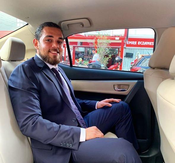 <p><span style="color:#000000"><strong>Oyunculukla da ilgilenen Bayır, 2021 yılında ilk kez Aşkın Tarifi dizisinde rol almıştır.</strong></span></p>