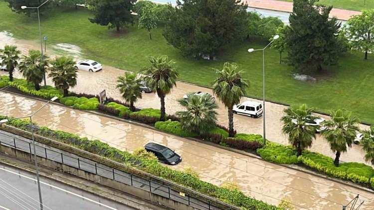 <p>Tekkeköy ilçesinde ise taşımalı eğitime bir gün ara verildiği belirtildi.</p>
