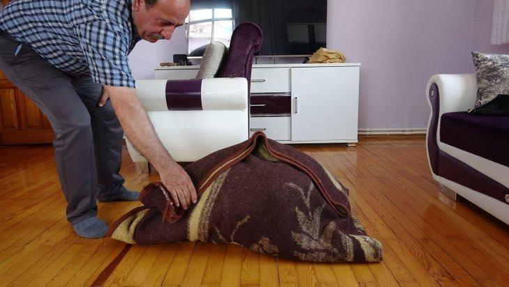 <p><span style="color:#000000"><strong>Birçok kişi tarafından göktaşı olduğu iddia edilen 60 kilo ağırlığındaki taş nedeniyle Say da çevresindekiler tarafından milyoner ilan edildi. </strong></span></p>