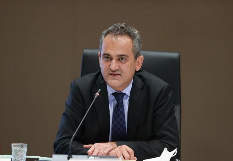 <p>- Milli Eğitim, Kültür, Gençlik ve Spor Komisyonu Başkanı AK Parti Ordu Milletvekili Mahmut Özer,</p>