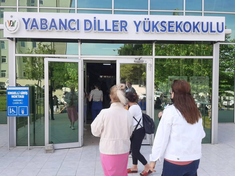 <p>Almanca, Arapça, Fransızca, İngilizce ve Rusça dillerinde yapılan sınavda adaylara 80 soru yöneltilecek, süre 120 dakika olacak.</p>