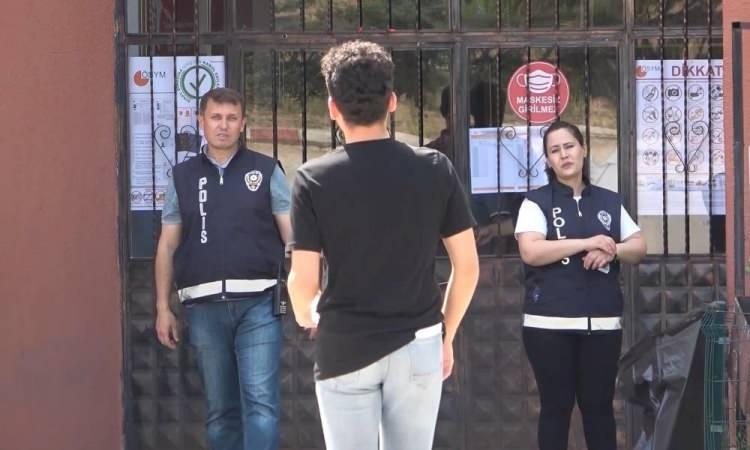 <p>Üniversite sınavında başarılı olmak için özel bir kütüphanede bir yıldır çalıştığını ifade eden Salih Ünü, "Heyecanlıyım, dün biraz heyecanım yükseldi. Şu anda da sınava girmeyi bekliyorum. Sıralama hedefim var. Bir bölüm hedefim yok. Sınavdan sonra da onlara bakacağım" dedi.</p>
