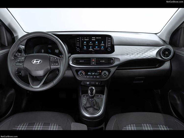 <p>Hyundai Assan açıklamasına göre, daha canlı renkler ve daha şık bir tasarımla dikkati çeken i10, gelişmiş bağlantı özellikleri, konfor unsurları ve genellikle sadece üst segmentlerde görülen teknolojileri de sunuyor.</p>
