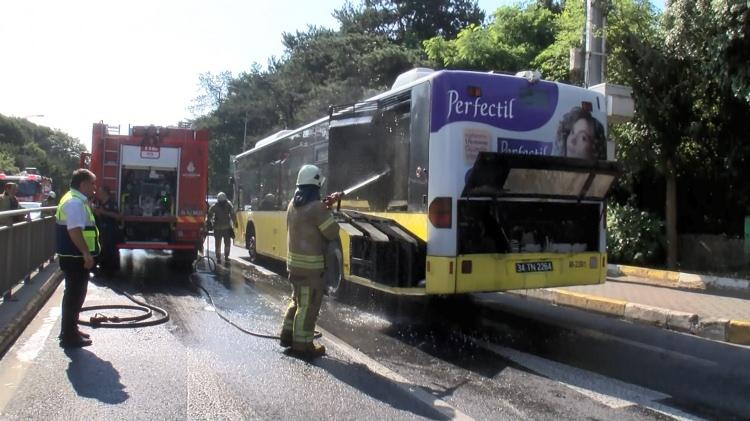 <p>Tarabya Bayırı Caddesi'nde saat 09.00 sıralarında seyir halindeki 34 TN 2264 plakalı İETT otobüsünde bilinmeyen nedenle yangın çıktı.</p>
