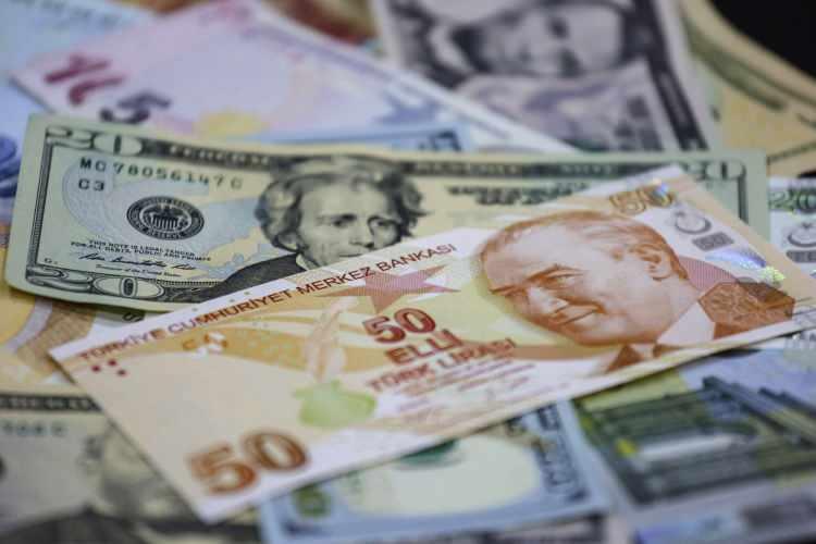 <p>25,88 civarında işlem gören Euro/TL ise 26,62 TL seviyesini gördü</p>