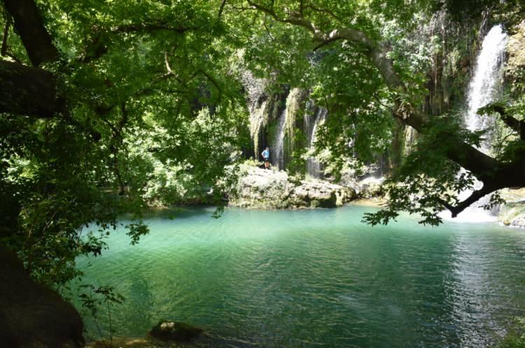 <p>Doğa Koruma ve Milli Parklar 6. Bölge Müdürlüğü Antalya Şube Müdürü İsmail Kaya, AA muhabirine, Antalya'daki şelalelerin doğal yapısının bozulmadığını söyledi.</p>

<p> </p>
