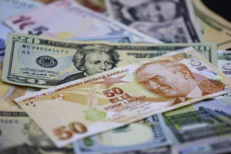 <p>Önceki kapanışı 9 bin 982 lira olan Cumhuriyet altını ise 10 bin 118 liradan satılıyor.</p>

<p> </p>

<p>Ons altın ise yatay seyirle bin 915 dolar seviyesinde.</p>
