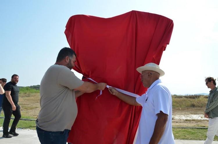 <p><strong>TÖREN DÜZENLENDİ</strong></p>

<p>'Mitoloji' temasıyla yapılan ve Gömeç Su Altı Heykel Galerisi'nde sergilenecek heykeller için tören düzenlendi.</p>
