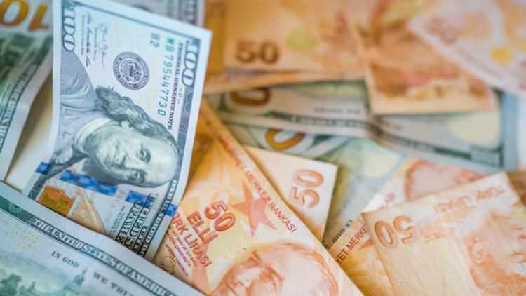 <p>Çeyrel altın: 2400 TL<br />
<br />
Ons altın: 1926 dolar</p>