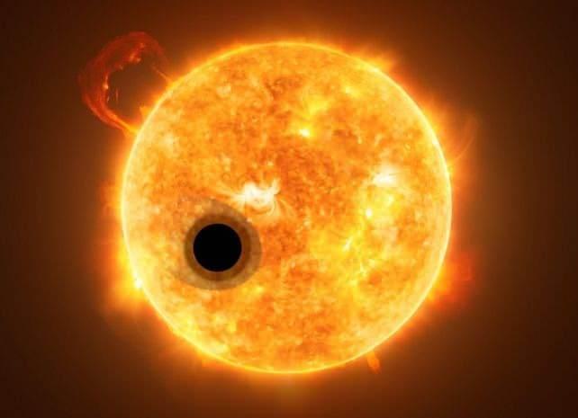 <p><strong>Bu, sıcaklığın nispeten ılık 5,778 Kelvin olduğu Güneş'in yüzey sıcaklığından çok daha sıcak.</strong> Aslında, bu kahverengi cüce sıcaklık rekoru kırıyor. Bilim insanları şimdiye kadar bulduğumuz türünün en sıcak nesnesi dediler.</p>
