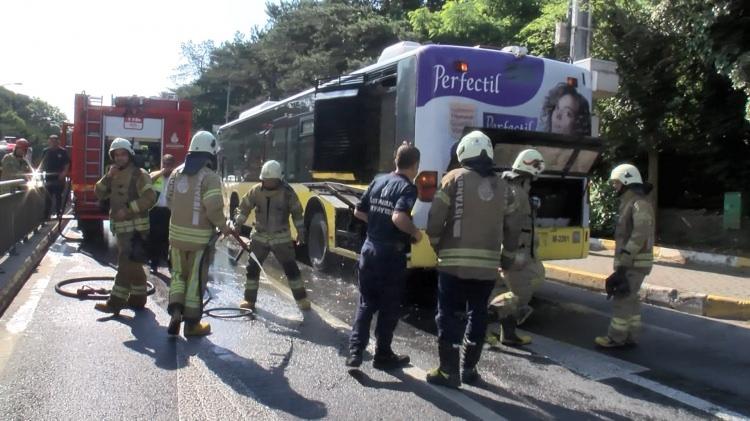 <p>İETT OTOBÜSÜ YANDI</p>
<p>Sarıyer'de seyir halindeki İETT otobüsünden dumanların yükseldiğini farkeden şoför, otobüsü durdurup yolcuları tahliye etti. Yangın itfaiye ekiplerince söndürüldü. <br />
</p>