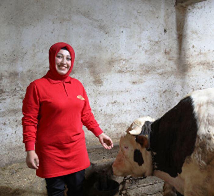 <p><strong>Kendisini ziyaret eden ve destek olan Belediye Başkanı Baki Demirbaş'a teşekkürlerini de ihmal etmeyen Tufan, Her kadında girişimcilik ruhu olduğunu kendisinin de kadınlara örnek olduğuna inandığını söyledi. </strong></p>
