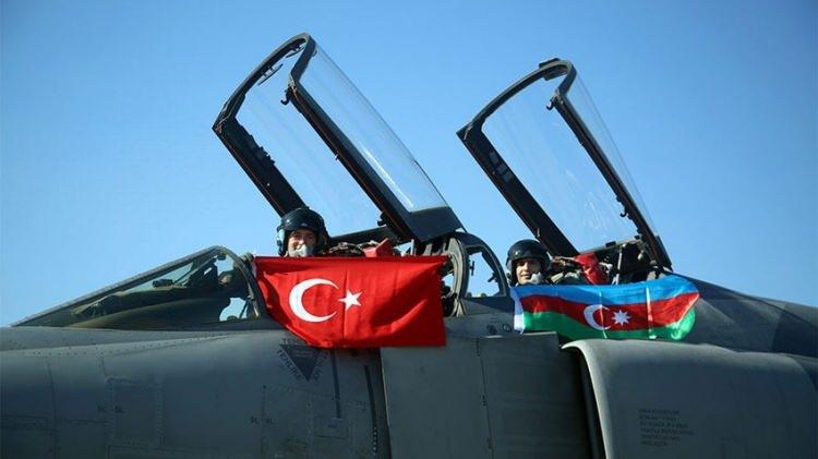 <p>Türk dünyasını birbirine bağlayacak olan Turan Yolu projesinin ardından Türkiye ve Azerbaycan'dan savunma alanında gökyüzünde de HAKİM adı altında önemli bir güç birliği projesi daha başlatılıyor.</p>
