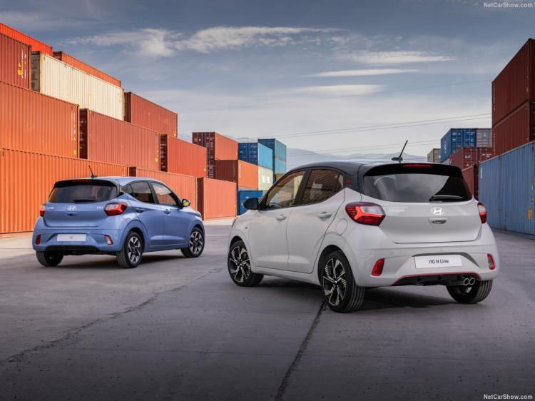 <p>Hyundai i10’un 1.0 litre MPI Jump manuel seçeneği 615 bin TL’den,<br />
<br />
en dolu seçenek olan Elite 1.2 AMT ise 720 bin TL’den alıcılarını bekliyor.</p>
