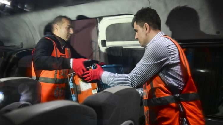 <p>Bu merkezden yüksek güvenlik önlemleri ile KKTC ve Ankara dışındaki 80 şehre çeşitli zaman aralıklarında uğurlanan 534 şehirler arası nakil aracı, her ile özel zaman ayarlı elektromekanik kilit sistemi ile koruma altında alındı.<br />
</p>